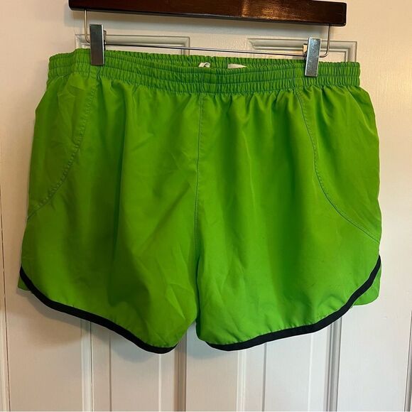 Nike Green and White Women's Shorts - Picture 2 of 6